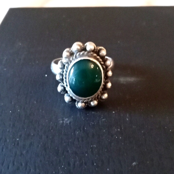 Vintage sterling silver and jade ring size 7 - Picture 1 of 3